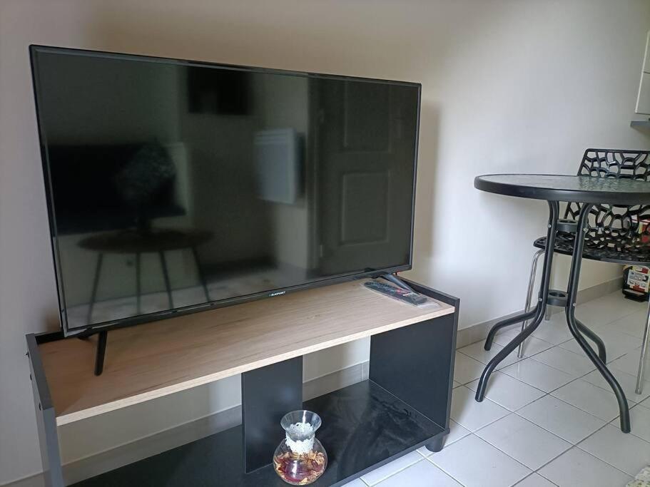 Agreable Et Paisible Studio Franqueville-Saint-Pierre Exterior foto
